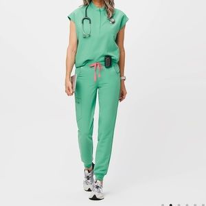 Figs - surgical green- women scrub set- Xsmall/small
